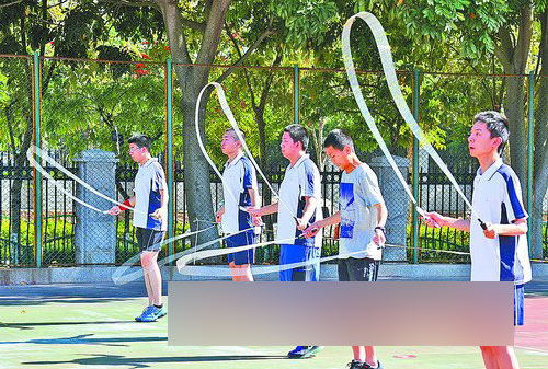 中考体育考试200米跑,跑前喝红牛还是葡萄糖好