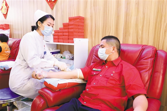 熊猫血“熊猫大使”坚持献血 用行动托起生命方舟