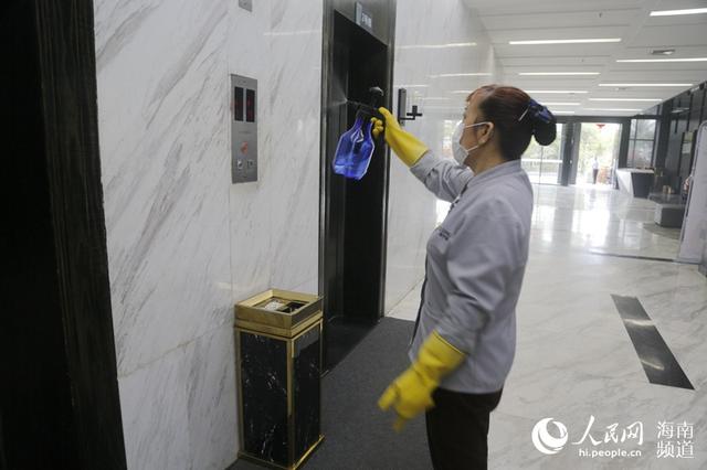 「防疫」抗击疫情·海南时刻 复工首日海口写字楼如何做到生产防疫两不误