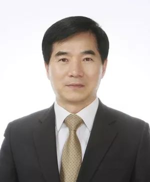 『货机』韩国新任总领事乘临时货机抵汉赴任，还带来了救援物资