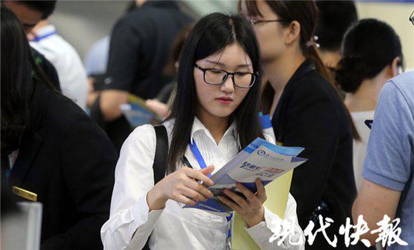招聘会▲疫情下的武汉高校毕业生:焦虑中突围