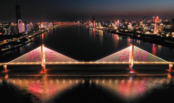 武汉长江大桥▲武汉，我们准备好拥抱你了！
