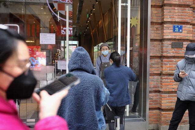 「步行街」武汉标志性步行街楚河汉街恢复营业