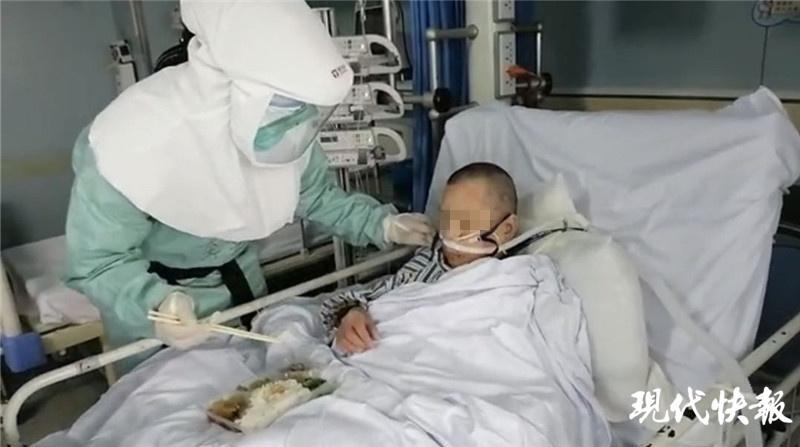 #出院#85岁武汉婆婆出院，主治医生为她写下14篇救治日记