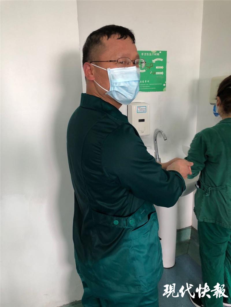 #出院#85岁武汉婆婆出院，主治医生为她写下14篇救治日记