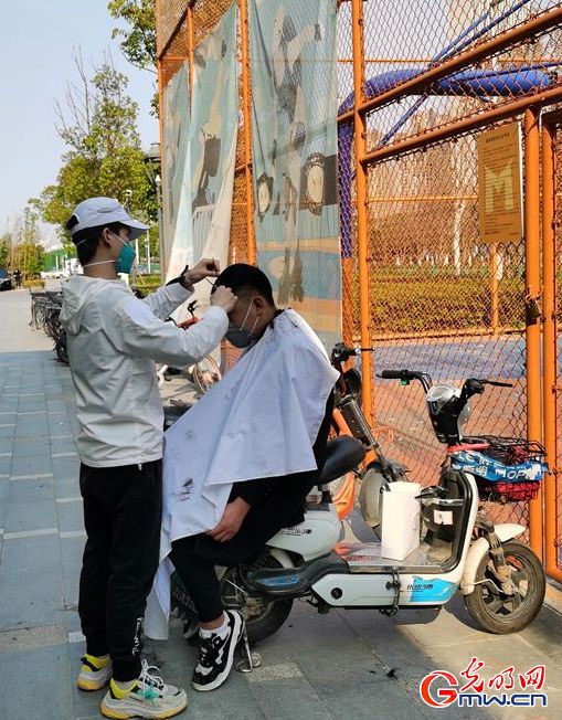 [周海文]视频丨为逆行者“逆行”——两位武汉发型师的战疫故事