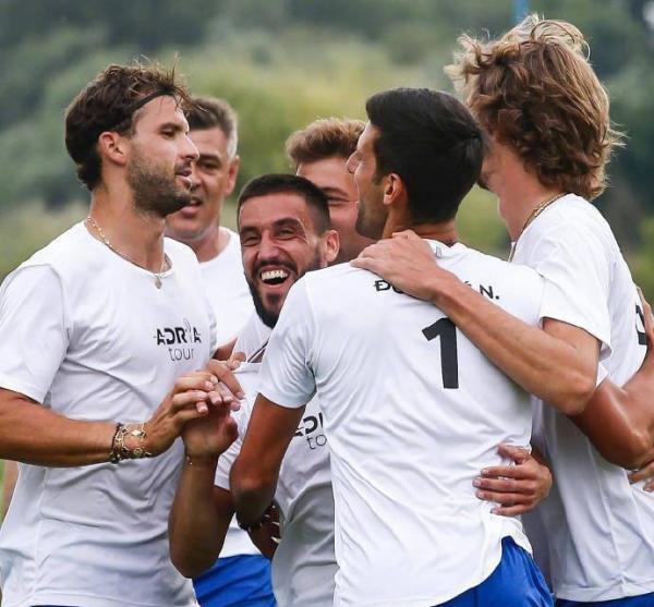 网球网球表演赛爆发聚集性感染，主办者德约科维奇也测出新冠阳性