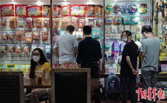 治愈|萌宠经济：年轻人花钱求“治愈”？