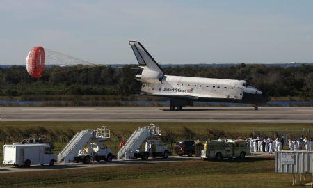 The&nbsp;space&nbsp;shuttle&nbsp;Atlantis&nbsp;lands&nbsp;at&nbsp;the&nbsp;Kennedy&nbsp;Space&nbsp;Center&nbsp;in&nbsp;Cape&nbsp;Canaveral,&nbsp;Florida&nbsp;November&nbsp;27,&nbsp;2009.(Xinhua/Reuters&nbsp;Photo)