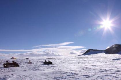 Photo&nbsp;taken&nbsp;on&nbsp;Jan.&nbsp;22,&nbsp;2010&nbsp;shows&nbsp;the&nbsp;phenomenon&nbsp;of&nbsp;polar&nbsp;day&nbsp;in&nbsp;Antarctica.&nbsp;Plenty&nbsp;of&nbsp;rare&nbsp;natural&nbsp;phenomena&nbsp;can&nbsp;be&nbsp;observed&nbsp;in&nbsp;Antarctica.&nbsp;(Xinhua/Cui&nbsp;Jing)