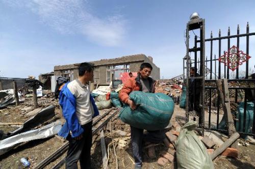 黑龙江绥化遭龙卷风冰雹袭击已致7人死亡[组图