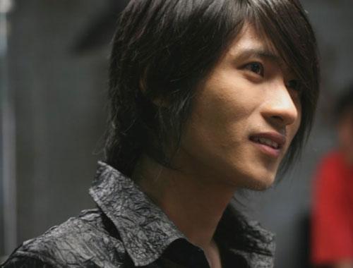 激辩“80后”韩寒影响力--“50后”学者张鸣、王小东互不相让_cctv.com_中国中央电视台