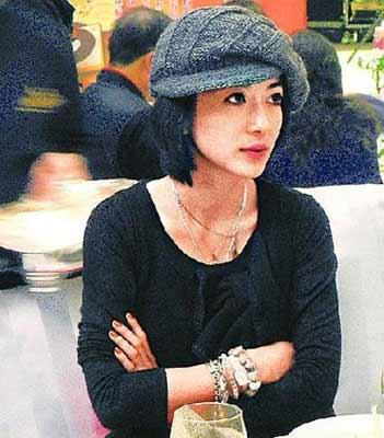 赵丽颖收入比何炅高_女性晚结婚收入高(2)