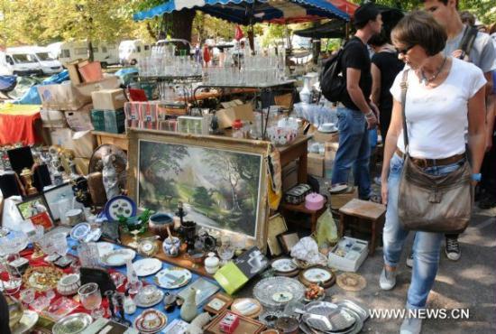 Europes biggest flea market opens in Frances 
