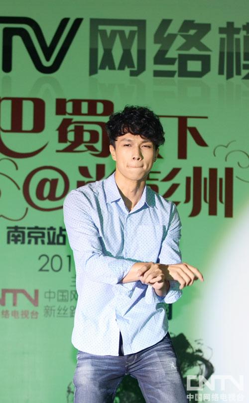 林超然演繹了時尚版“鳥叔”