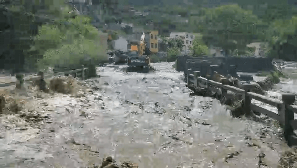 四川阿坝金川县洪涝、泥石流灾害已致7589人受灾