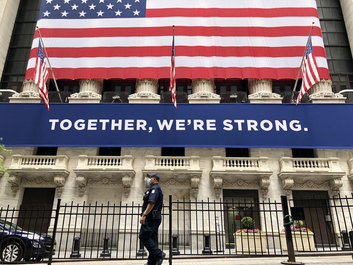 央视新闻美股调头下跌，?美国多州疫情抬头