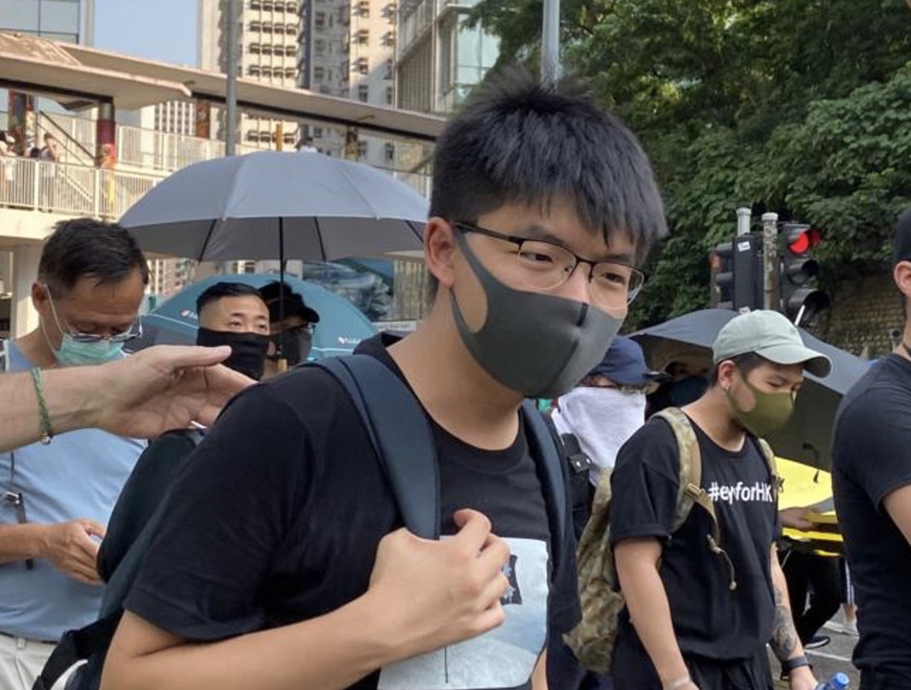 央视新闻|乱港分子黄之锋又被抓了！