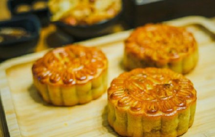 撒尿牛丸|螺蛳粉馅、榨菜馅、辣条馅……奇怪的月饼馅又增加了！