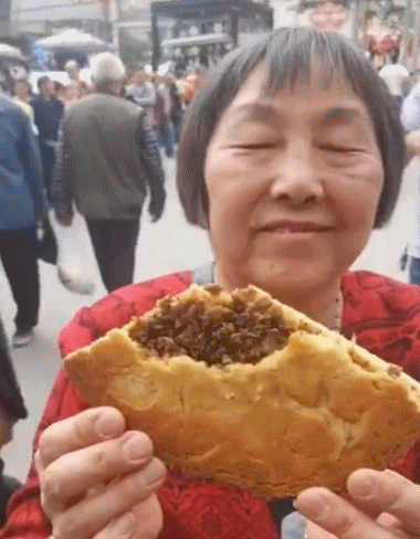 撒尿牛丸|螺蛳粉馅、榨菜馅、辣条馅……奇怪的月饼馅又增加了！