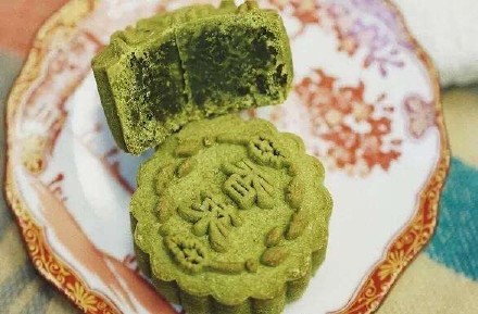 撒尿牛丸|螺蛳粉馅、榨菜馅、辣条馅……奇怪的月饼馅又增加了！