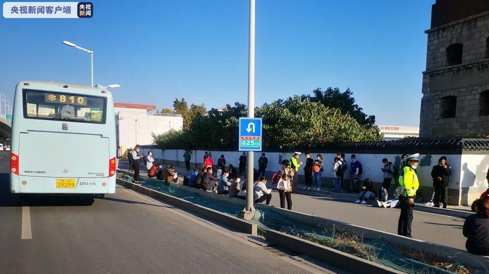 核载|涉嫌危险驾驶罪！江苏一核载43人的大客车拉了近100人