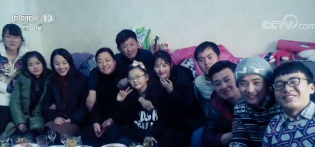 孩子|8年前痛失爱子后 家里来了20多个孩子……