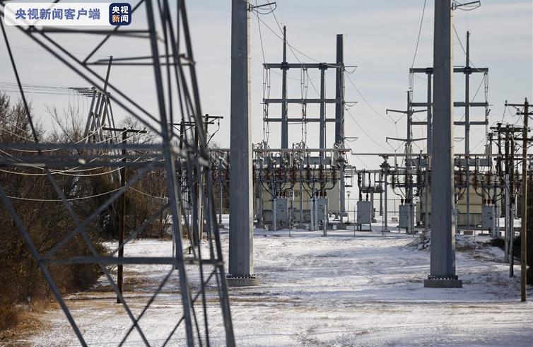 超1490万人断水 美国得州民众排长队领水称“太糟糕了”