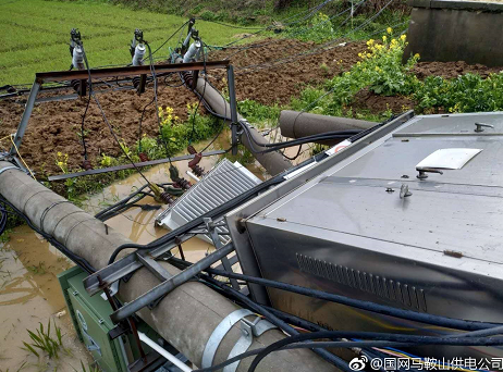 强对流天气造成安徽省马鞍山市局地受灾 塔吊