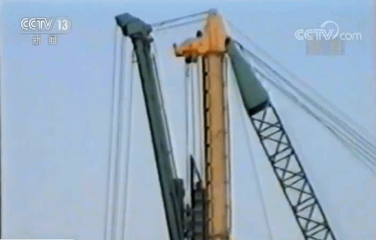 任火良说,30多年前,他大学毕业到钱塘江管理局工作时,钱塘大潮这样的