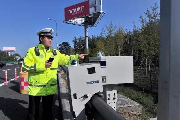 提醒 | 高速机器人交警上岗 这些违法行为一个