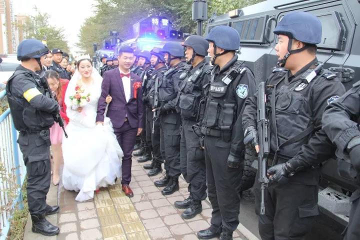 国庆表情 除了人山人海 车山车海 已加入国庆套餐这个假期你最难忘的是什么 新闻 央视网 cctv com