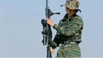 超神 | 中国女特警350米外精确盲狙 五发五中!(