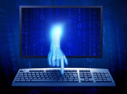 愤怒 | 全寝室女生更衣被直播,因为她修电脑时被