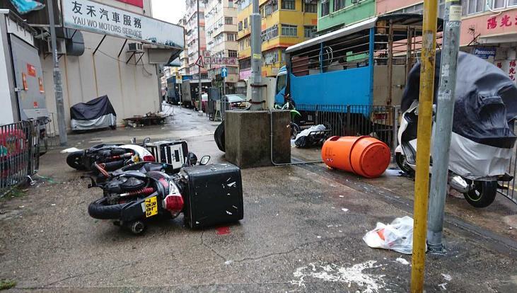 天鸽逐渐远离香港改挂八号风球 全港34人因