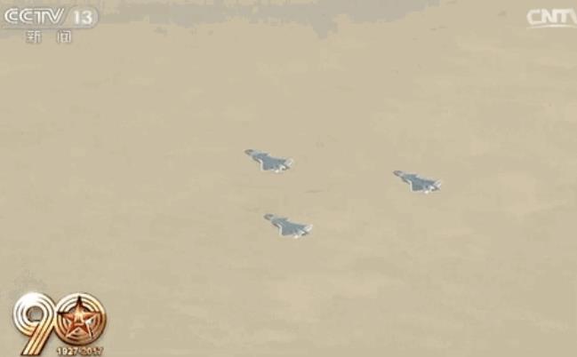 揭秘丨歼-20飞行员头盔亮相阅兵式 它可不止是炫酷(图2)