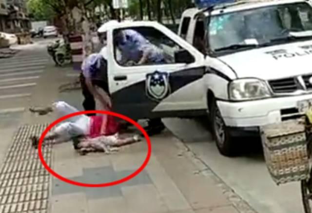 评论 | 上海警察绊摔事件:对孩子的同情不能绊