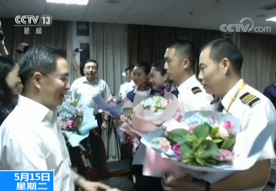 【独家】川航上演生死备降:机组人员首次亮相