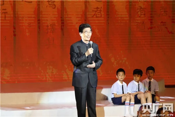 中小学语文示范诵读库启动 让所有孩子听到标