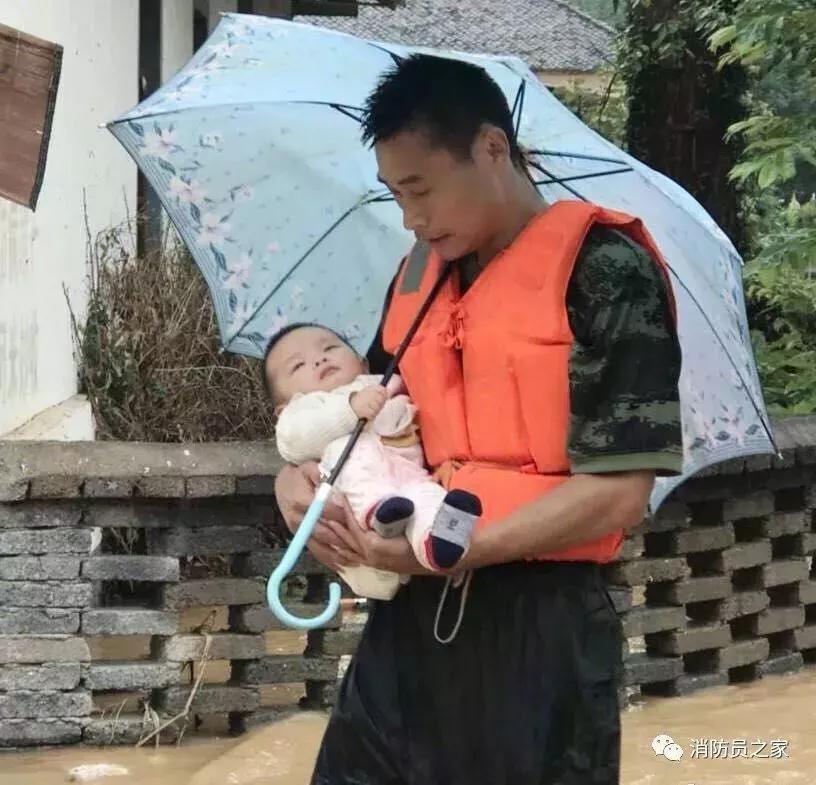 致敬!2018年最美逆行者的感人瞬间 请为他们点