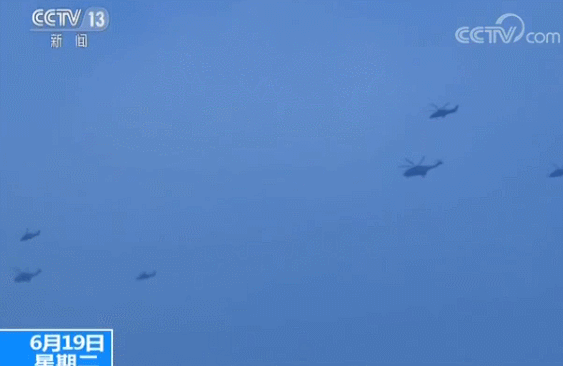 此外,一批经验丰富的老射手使用某新型空空导弹对空中运动目标实施