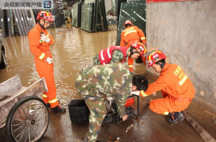 云南宣威市主城区突降暴雨致全城多处内涝
