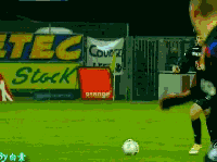 C罗的绝技电梯球是什么原理?香蕉球和落叶球