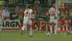 C罗的绝技电梯球是什么原理?香蕉球和落叶球