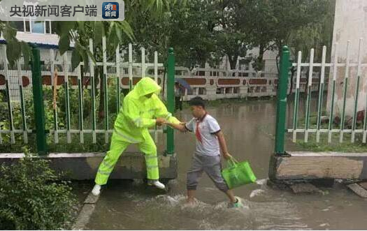 暴雨来袭 黑龙江大庆主城区大部分路段大面积