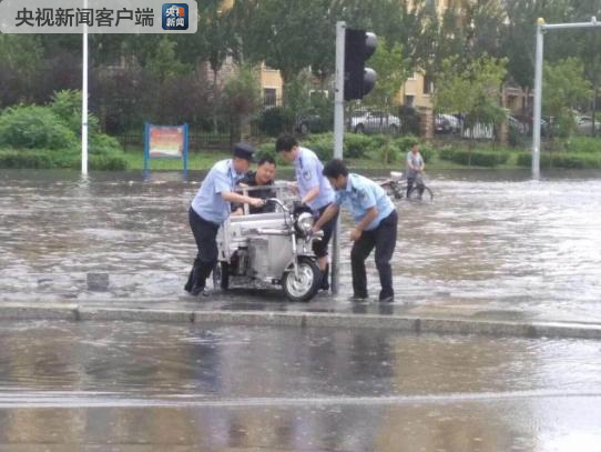 暴雨来袭 黑龙江大庆主城区大部分路段大面积