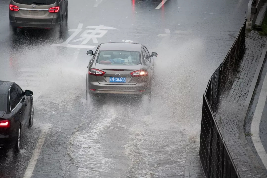 河北、天津首发台风预警 大风+暴雨+雷电来袭