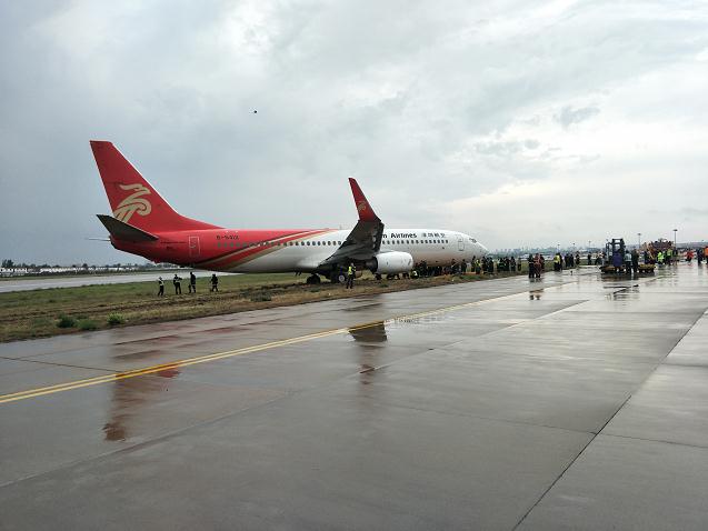 深航一航班降落呼和浩特时偏离跑道 致机场暂