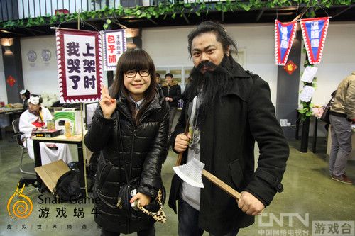 软妹子vs痴汉 蜗牛年会千人大cos_厂商新闻_c