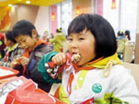 ���조���ᡱ��ע��ƶ������:ũ����Ů�ͽ���ѧ��